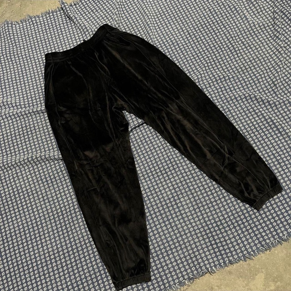 SKIMS Kim Kardashian Outdoor Fleece Jogger Sweats Black women’s M
Medium